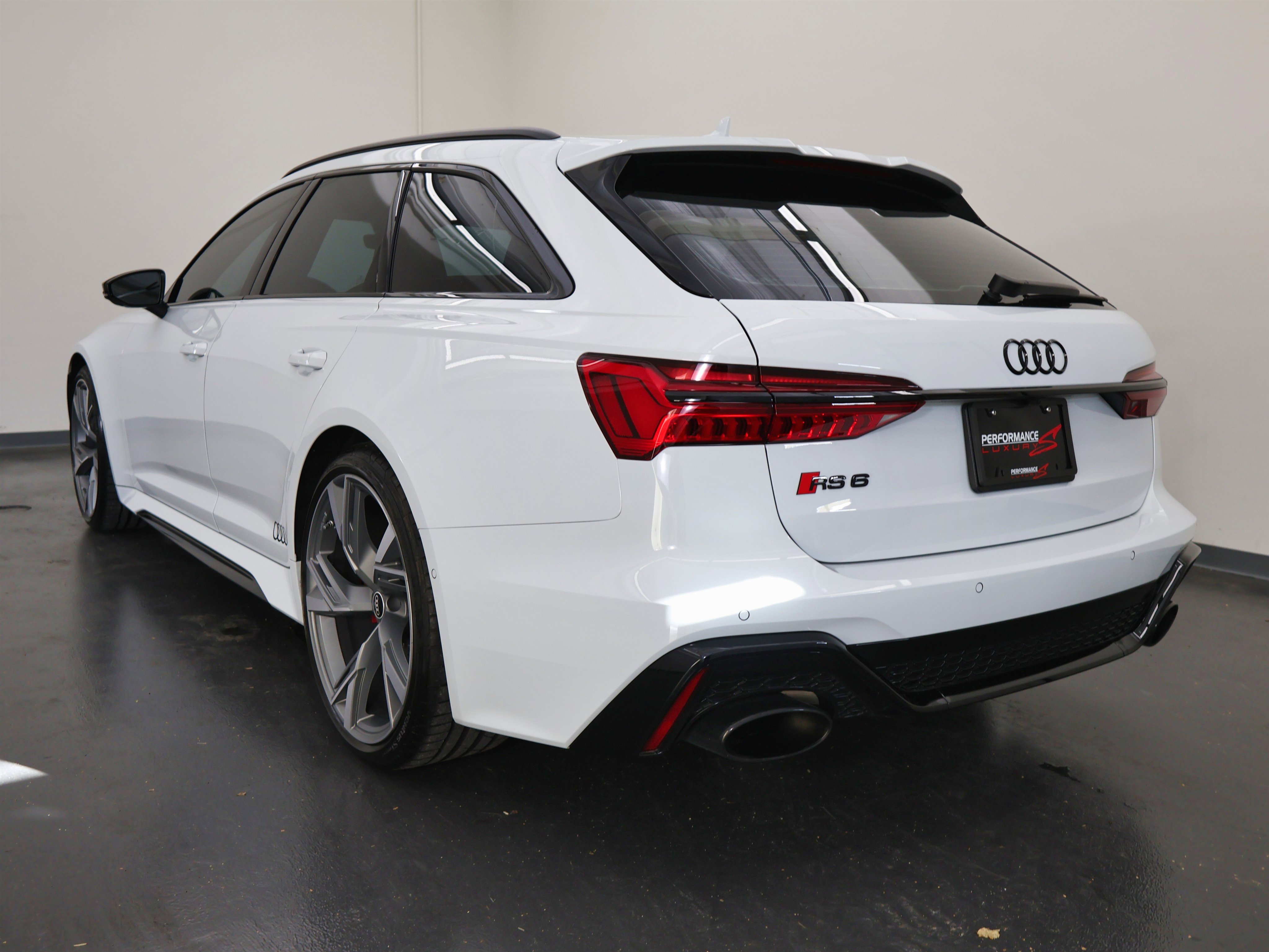 Used 2021 Audi RS 6 w/ Executive Package image 5