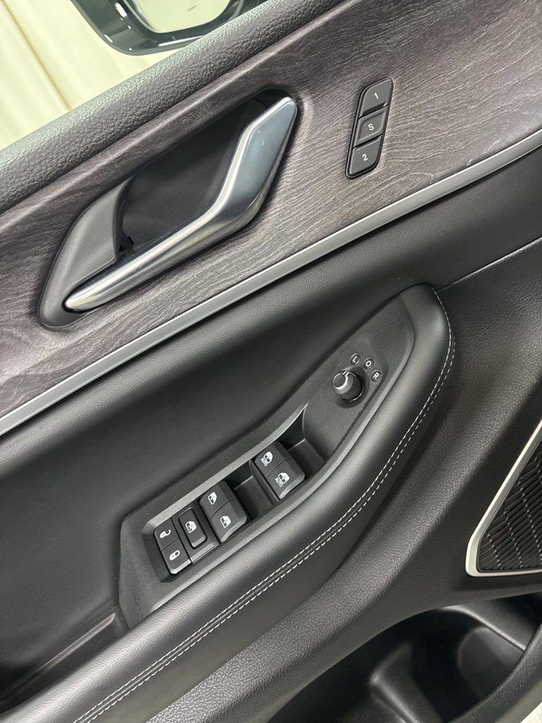 Used 2024 Jeep Grand Cherokee Limited AWD/4WD image 17