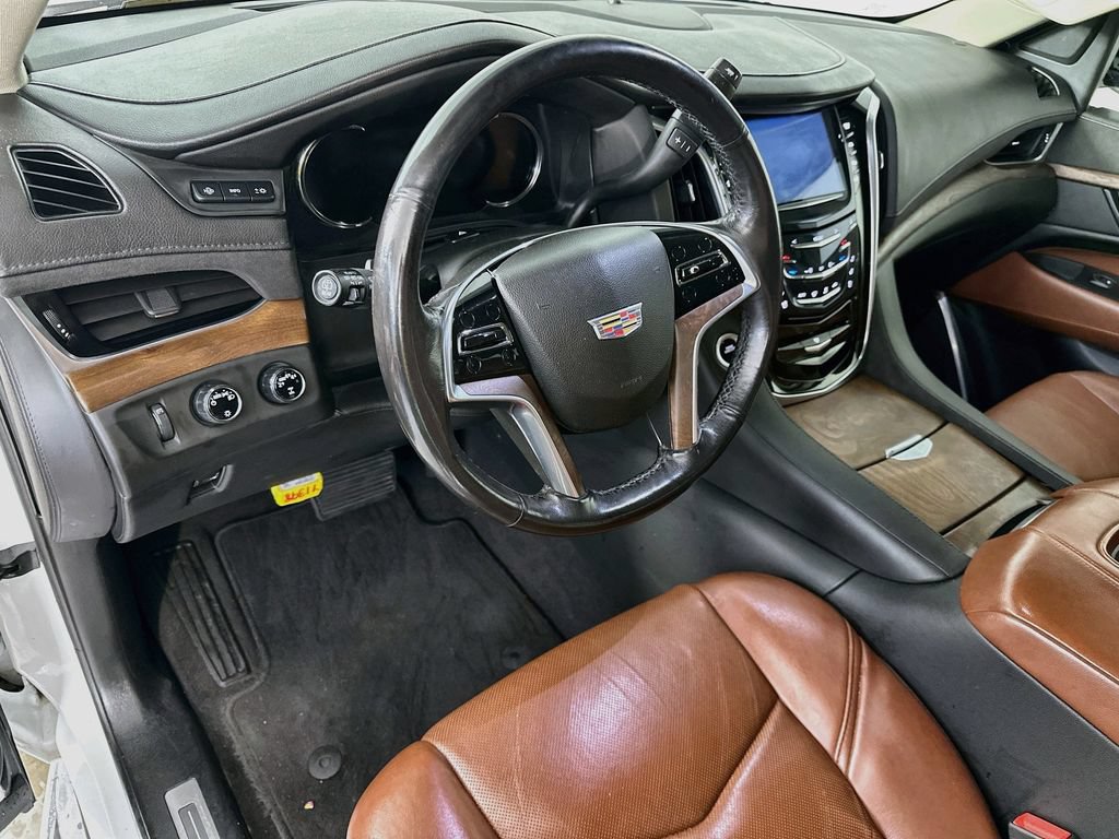 Used 2020 Cadillac Escalade Premium Luxury AWD/4WD image 31