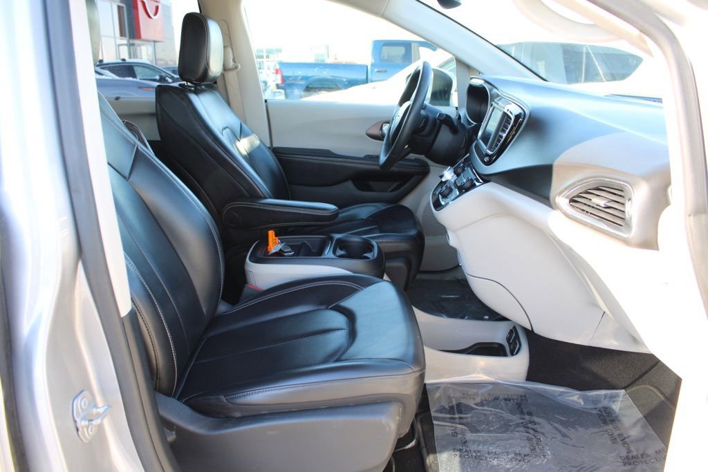 Used 2020 Chrysler Voyager Lxi image 20