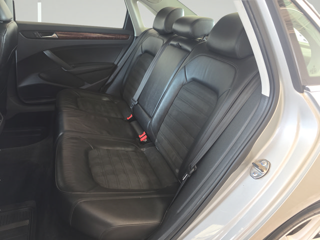 Used 2013 Volkswagen Passat TDI SEL Premium FWD image 24