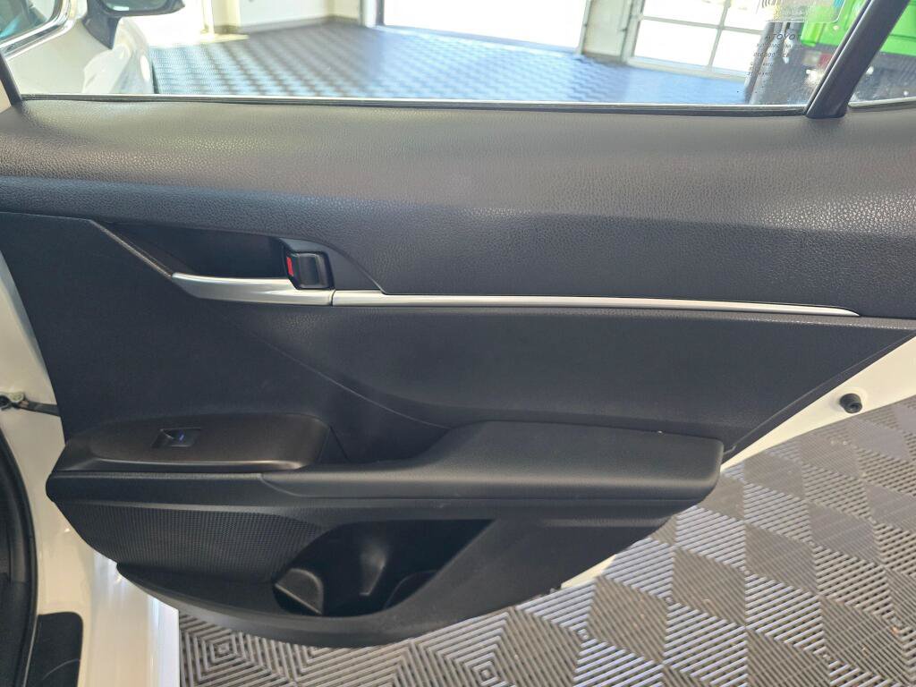 Used 2023 Toyota Camry SE AWD/4WD image 39