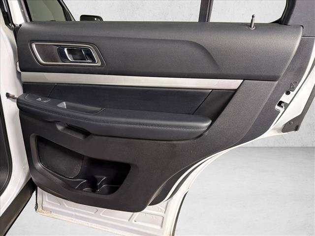 Used 2017 Ford Explorer XLT FWD image 16
