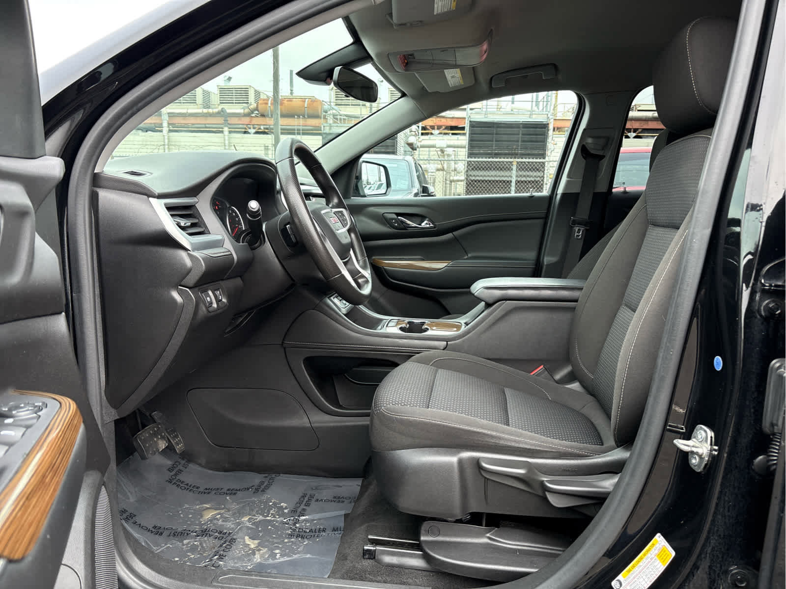 Used 2021 GMC Acadia SLE image 16