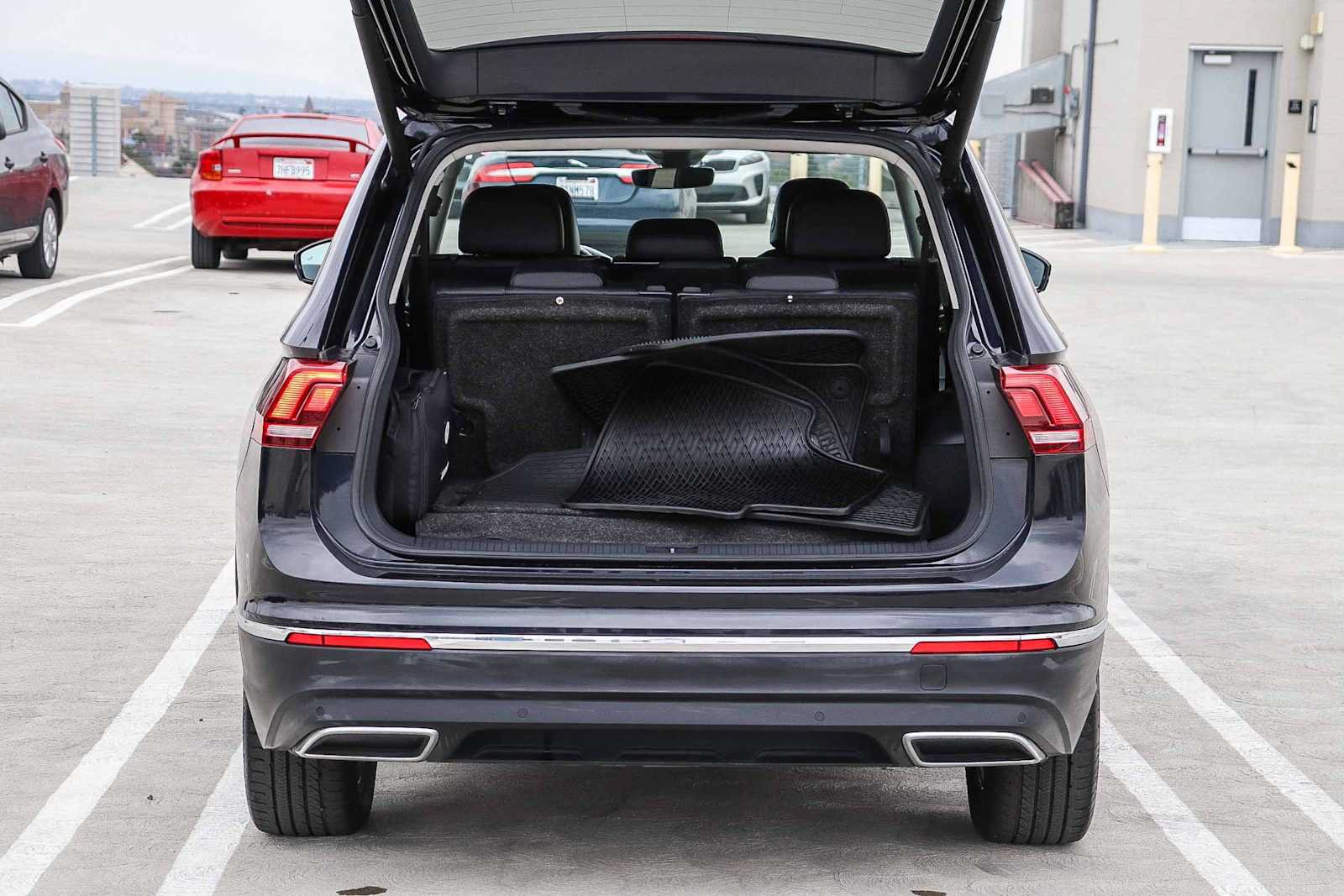 Used 2018 Volkswagen Tiguan SEL Premium FWD image 30