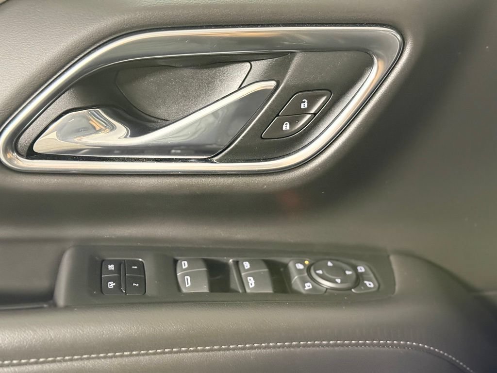Used 2021 Chevrolet Tahoe Z71 w/ Luxury Package AWD/4WD image 24
