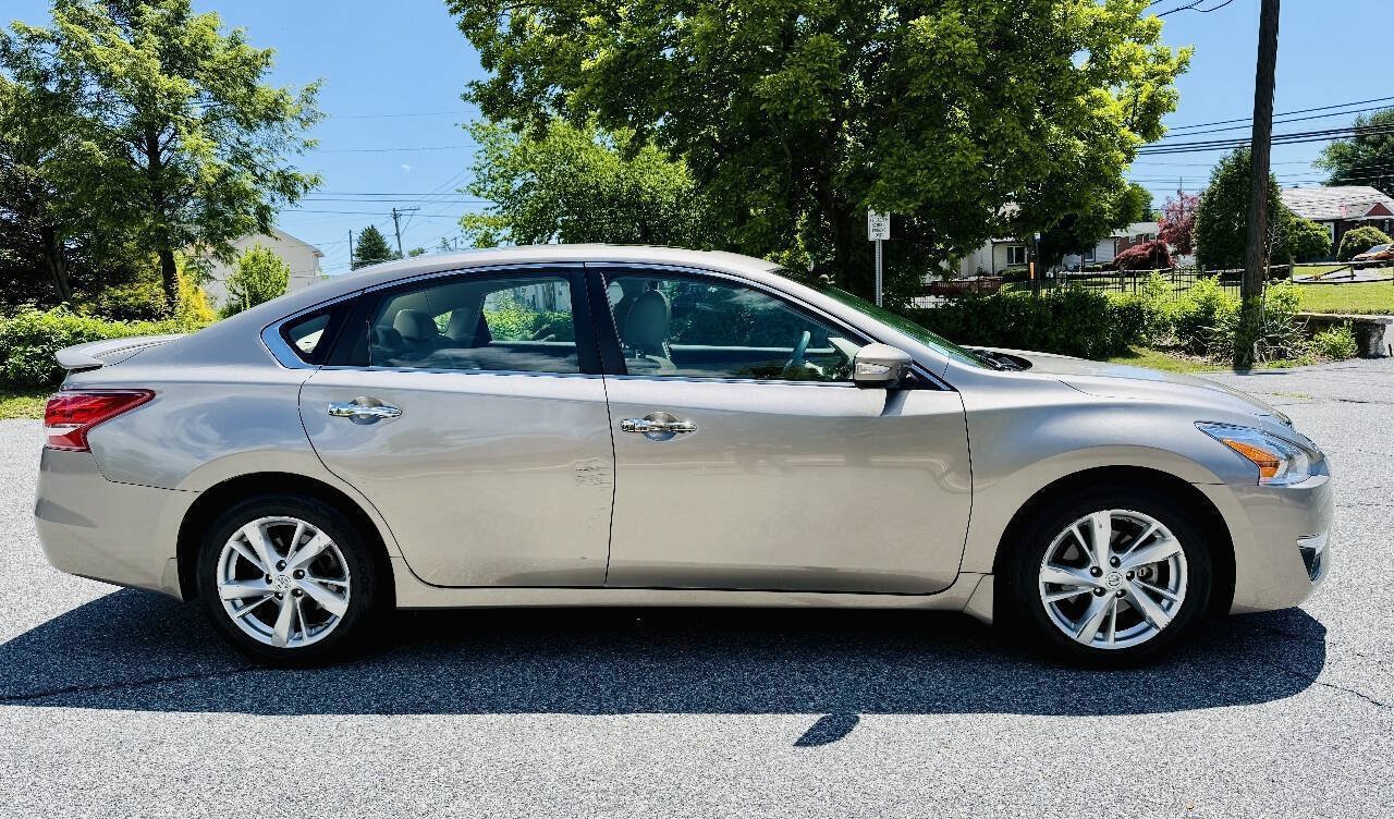 Used 2013 Nissan Altima 2.5 SL w/ Technology Pkg FWD image 4
