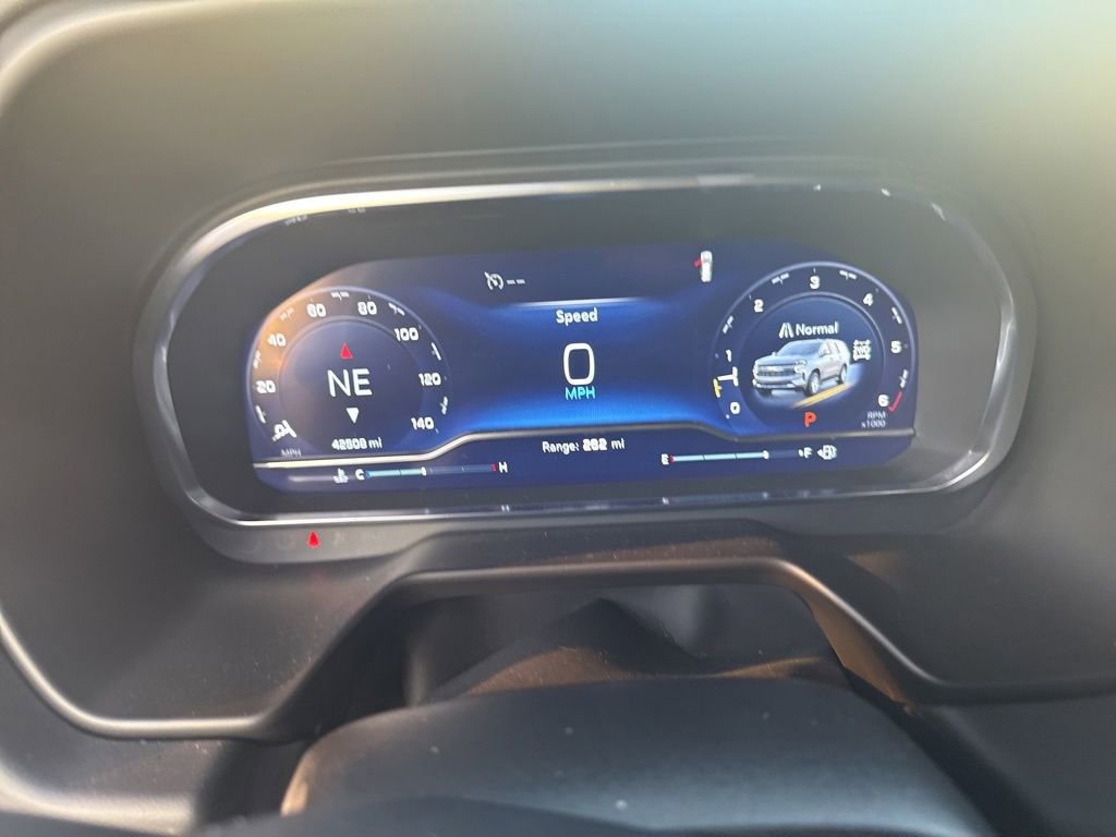 Used 2024 Chevrolet Tahoe Z71 w/ Luxury Package image 8