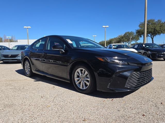 Used 2025 Toyota Camry LE image 2