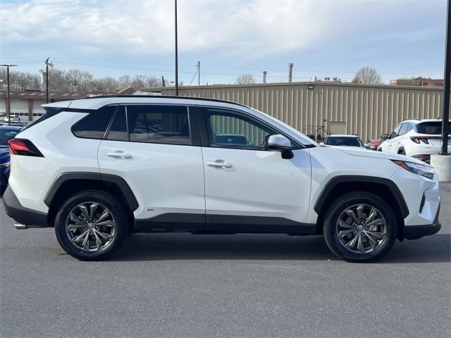 Used 2022 Toyota RAV4 XLE Premium image 38
