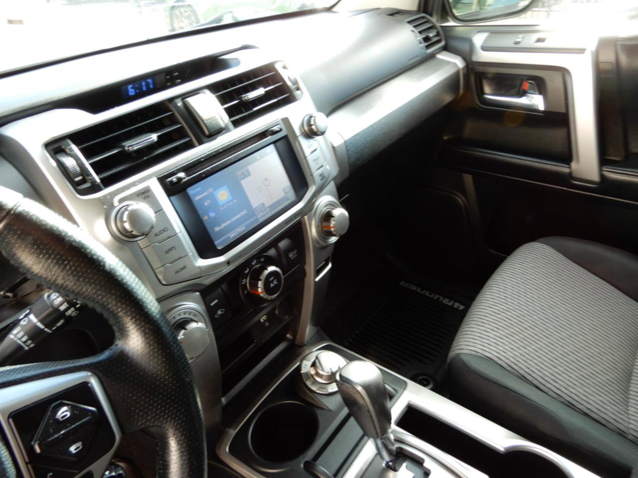 Used 2018 Toyota 4Runner SR5 AWD/4WD image 15