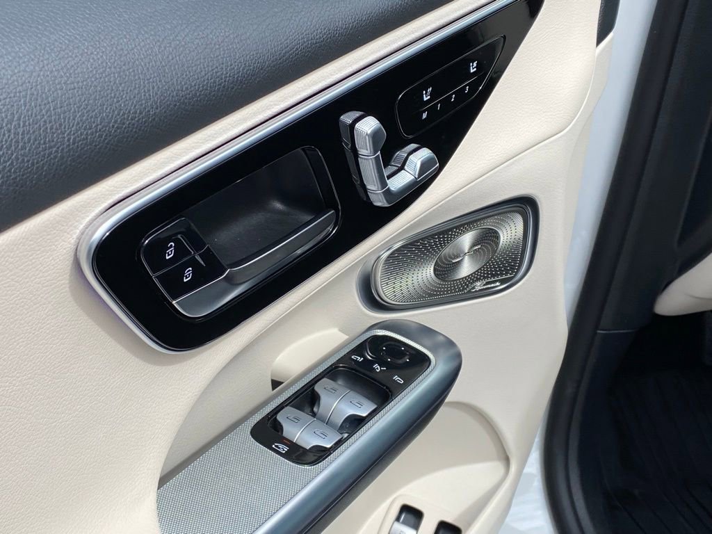 Used 2025 Mercedes-Benz GLC 350e GLC 350e image 11