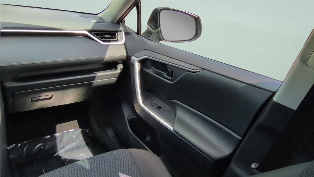 Used 2025 Toyota RAV4 LE AWD/4WD image 13
