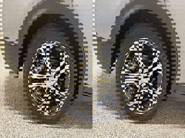 Used 2020 Chevrolet Bolt Premier w/ Infotainment Package image 34