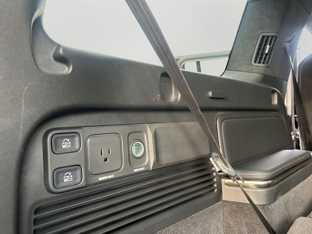 Used 2025 Rivian R1S Adventure image 28