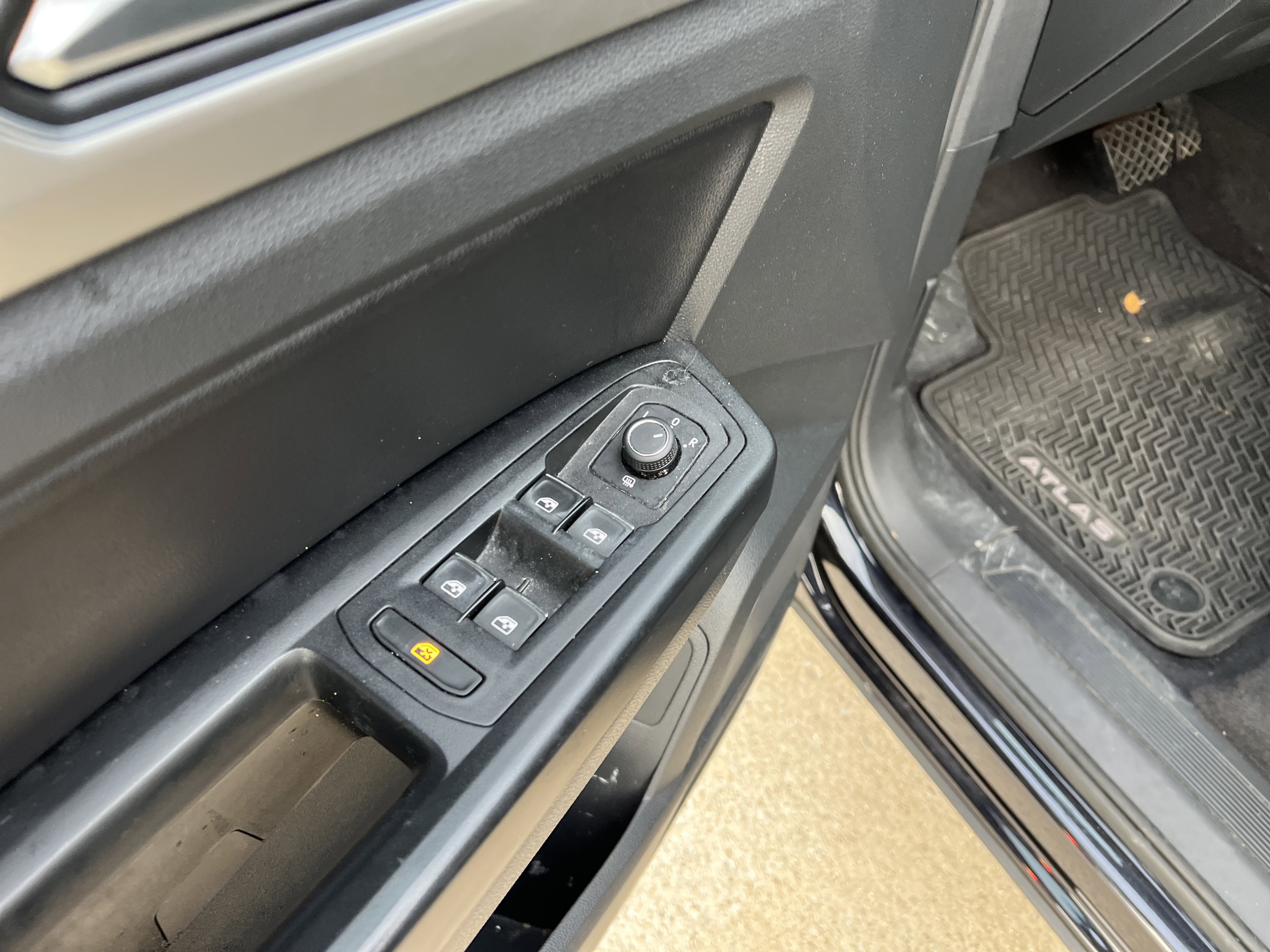 Used 2018 Volkswagen Atlas SE FWD image 14