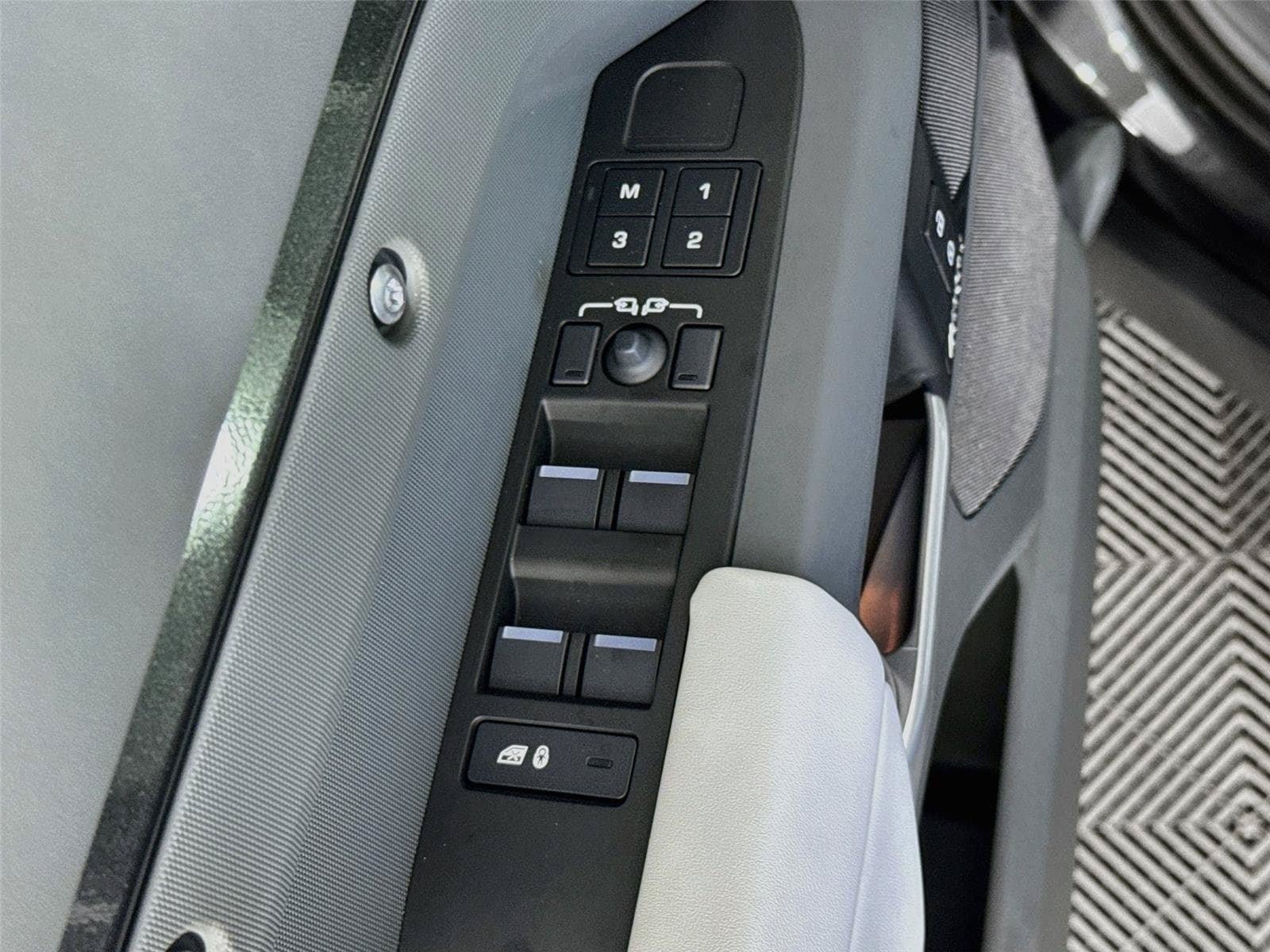 New 2026 Land Rover Defender 110 X-Dynamic SE AWD/4WD image 20