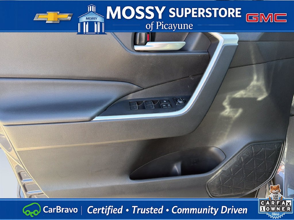Used 2025 Toyota RAV4 XLE AWD/4WD image 13