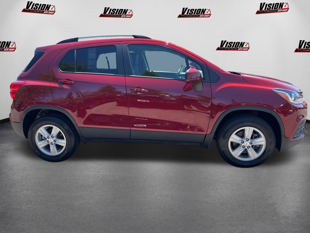 Used 2021 Chevrolet Trax LT w/ LT Convenience Package AWD/4WD image 2