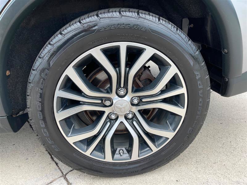Used 2017 Mitsubishi Outlander ES AWD/4WD image 38