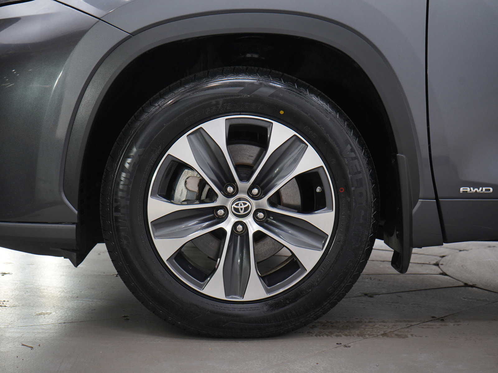 Used 2021 Toyota Highlander XLE AWD/4WD image 30