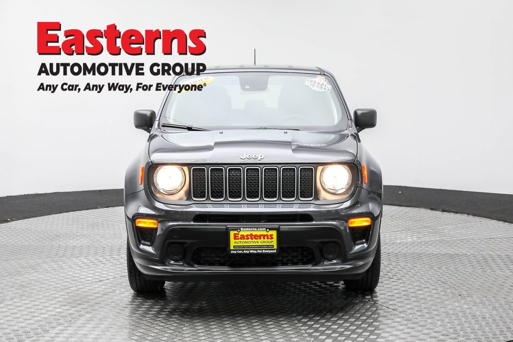 Used 2023 Jeep Renegade Latitude image 2