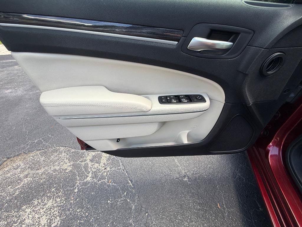Used 2017 Chrysler 300 Limited RWD image 15