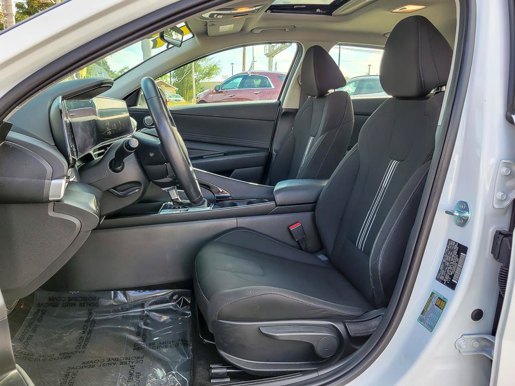 Used 2025 Hyundai Elantra SEL FWD image 9