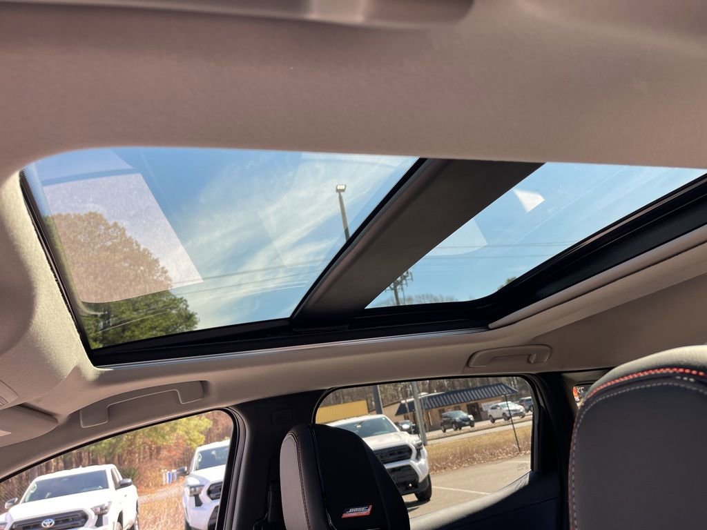 New 2026 Nissan Kicks SR w/ SR Premium Package FWD image 18