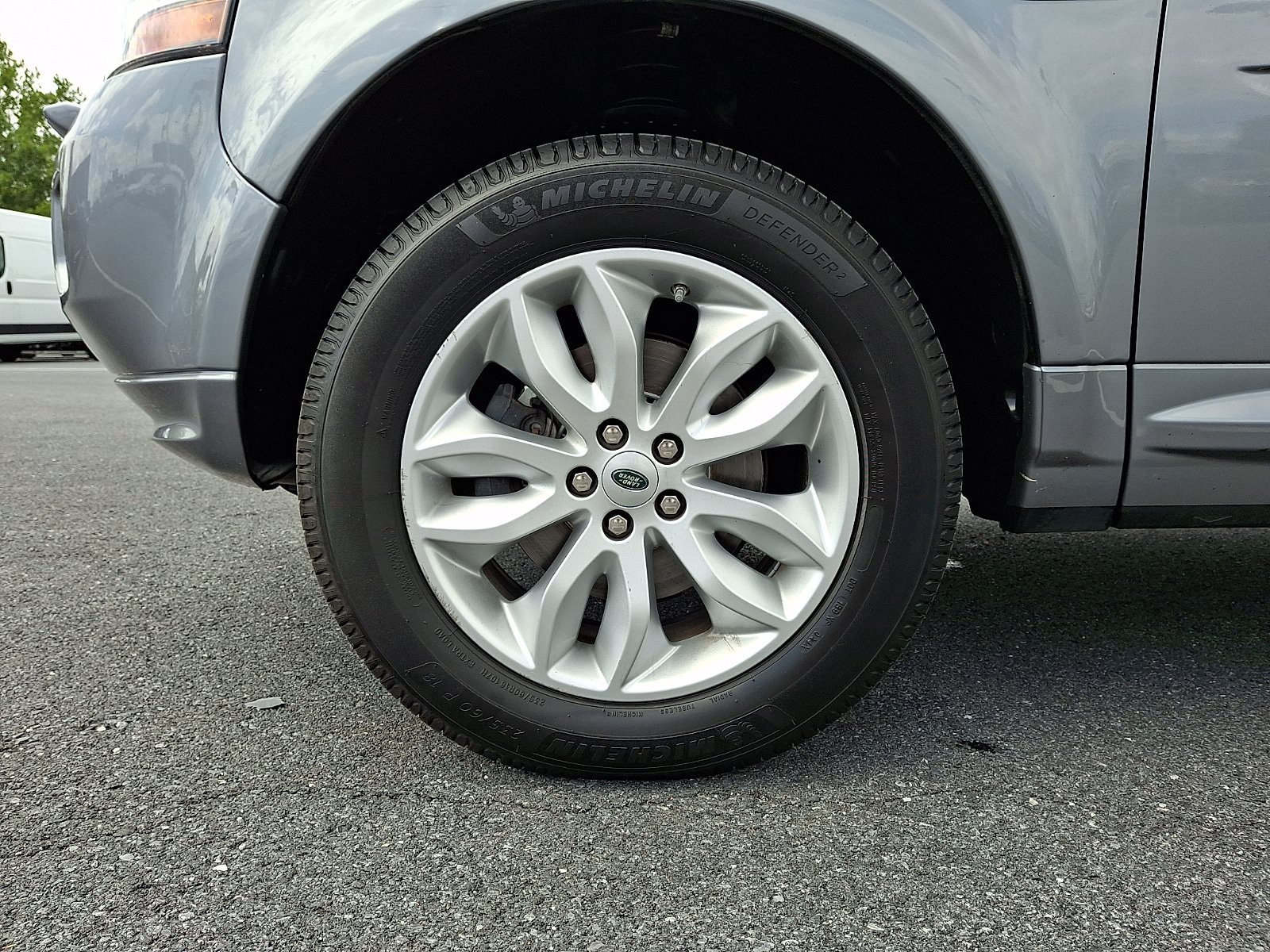 Used 2013 Land Rover LR2 AWD/4WD image 9