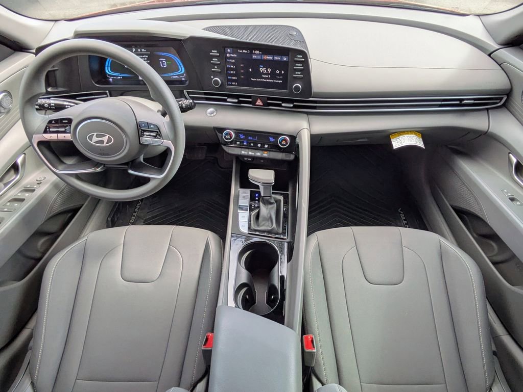 Used 2025 Hyundai Elantra Blue image 13