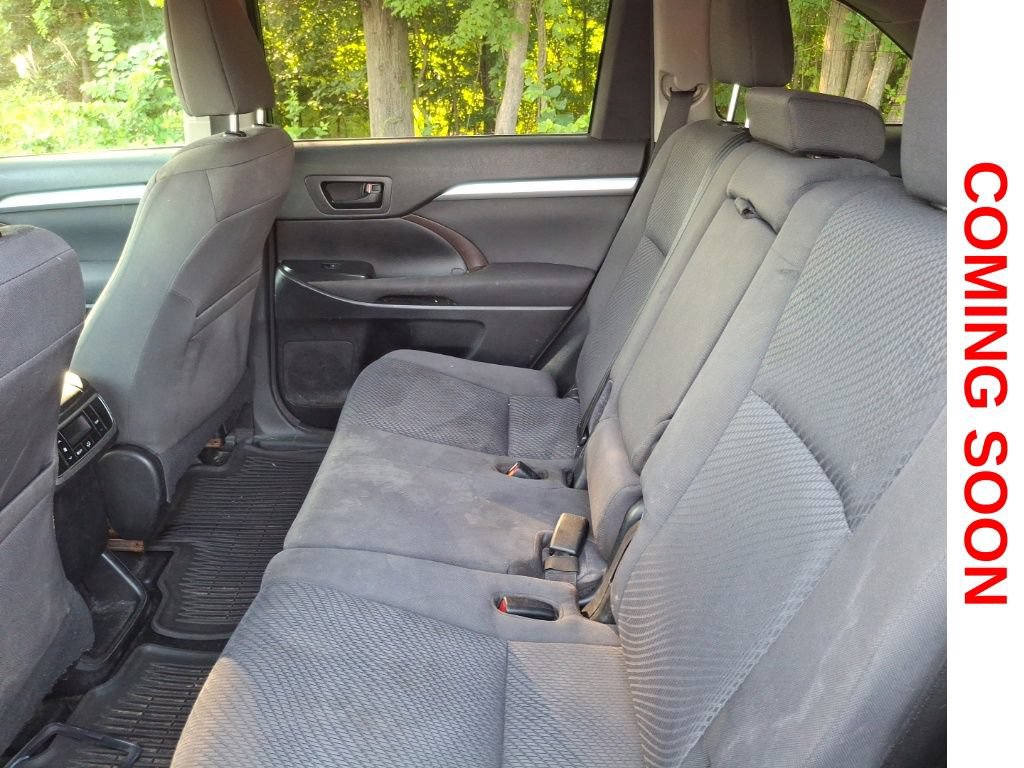 Used 2014 Toyota Highlander LE AWD/4WD image 8