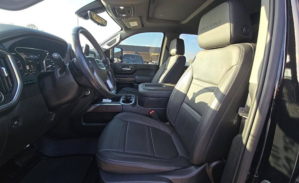 Used 2021 GMC Sierra 2500 Denali w/ Denali Black Diamond Edition AWD/4WD image 12
