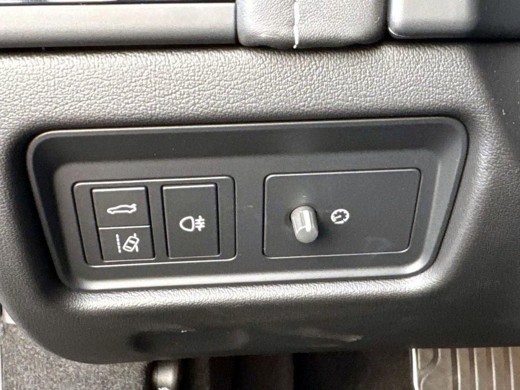 New 2024 Jaguar F-TYPE R image 31