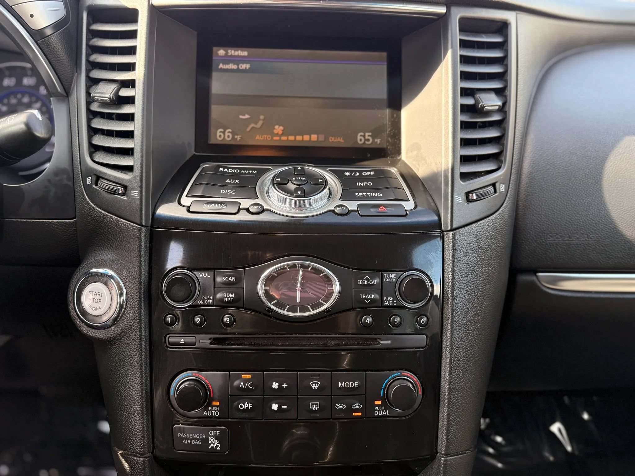 Used 2017 INFINITI QX70 AWD image 27