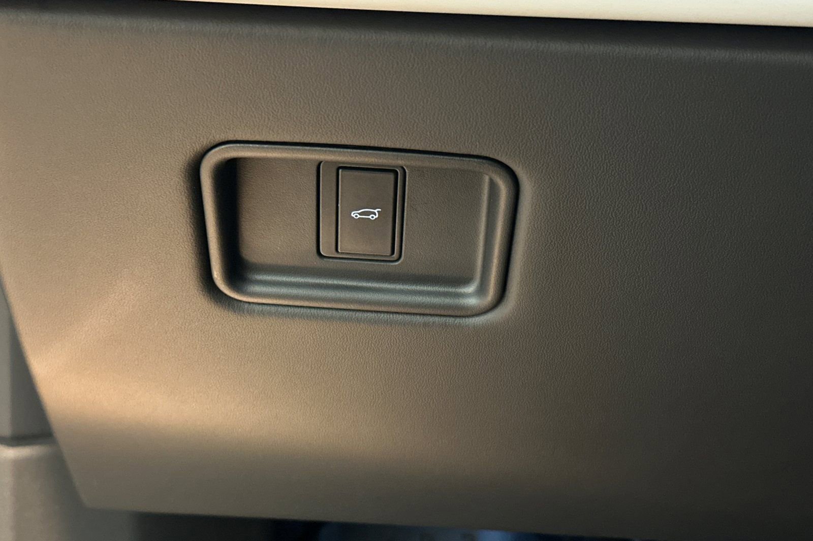 Used 2025 Land Rover Range Rover SV image 31