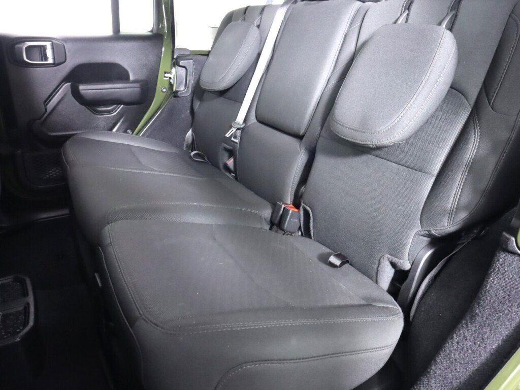 Used 2023 Jeep Wrangler Unlimited AWD/4WD image 30