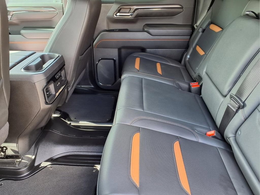 Used 2024 GMC Sierra 1500 AT4 w/ Technology Package AWD/4WD image 11