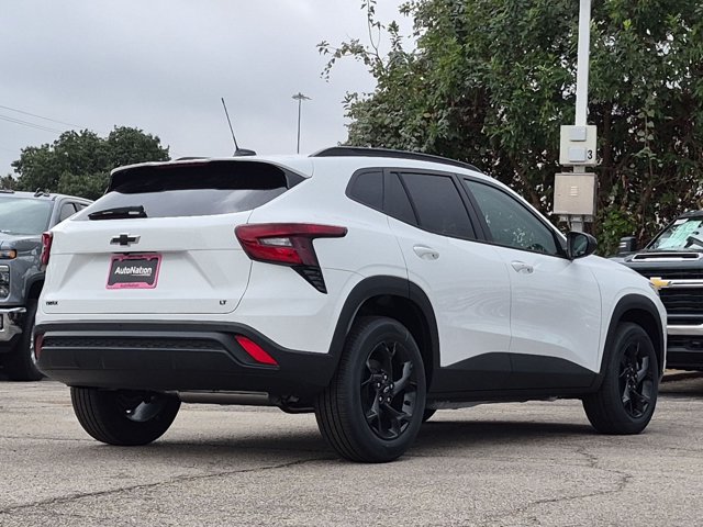New 2026 Chevrolet Trax LT w/ Sunroof Package FWD image 2