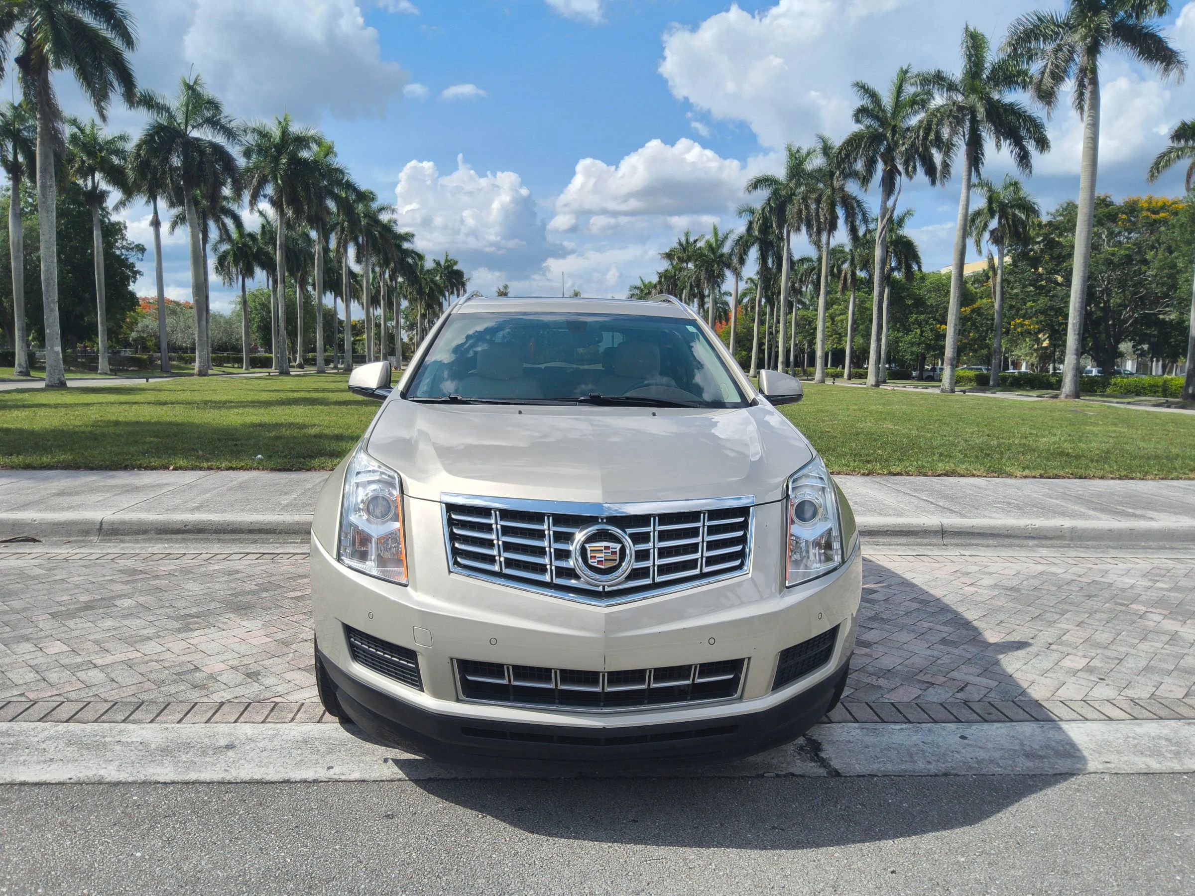 Used 2013 Cadillac SRX Luxury FWD image 2