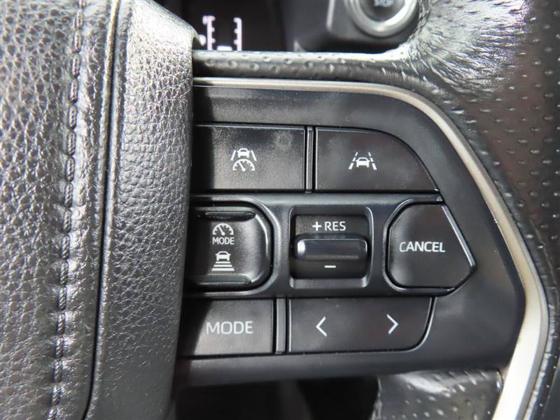 Used 2025 Toyota 4Runner SR5 AWD/4WD image 17