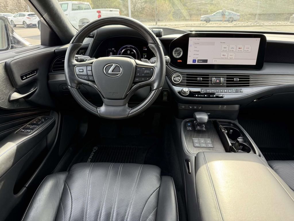 Used 2023 Lexus LS 500h AWD w/ Luxury Package image 8