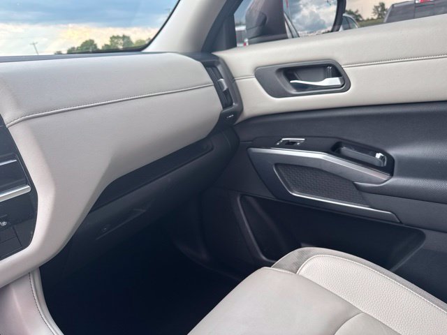 Used 2022 Nissan Pathfinder SL AWD/4WD image 31