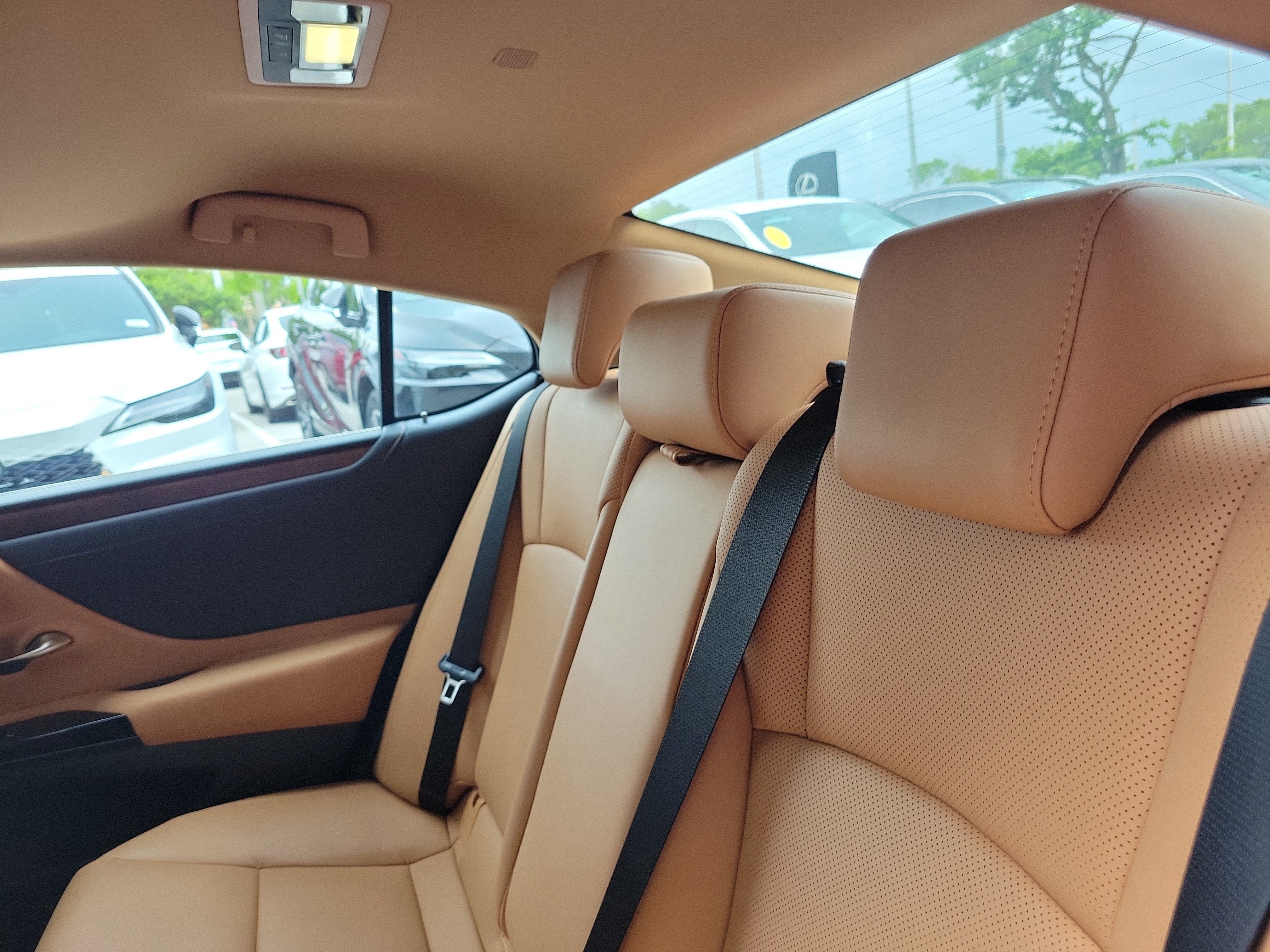 Used 2024 Lexus ES 350 w/ Premium Package FWD image 11