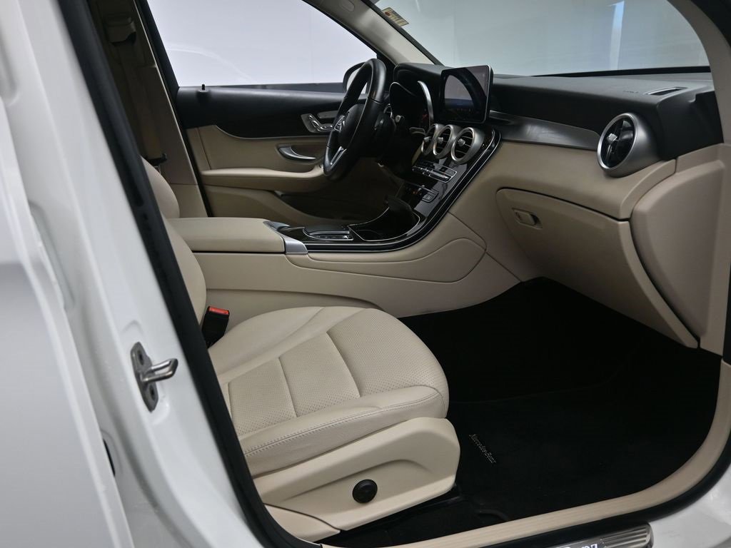 Used 2022 Mercedes-Benz GLC 300 w/ Premium Package Lite image 27