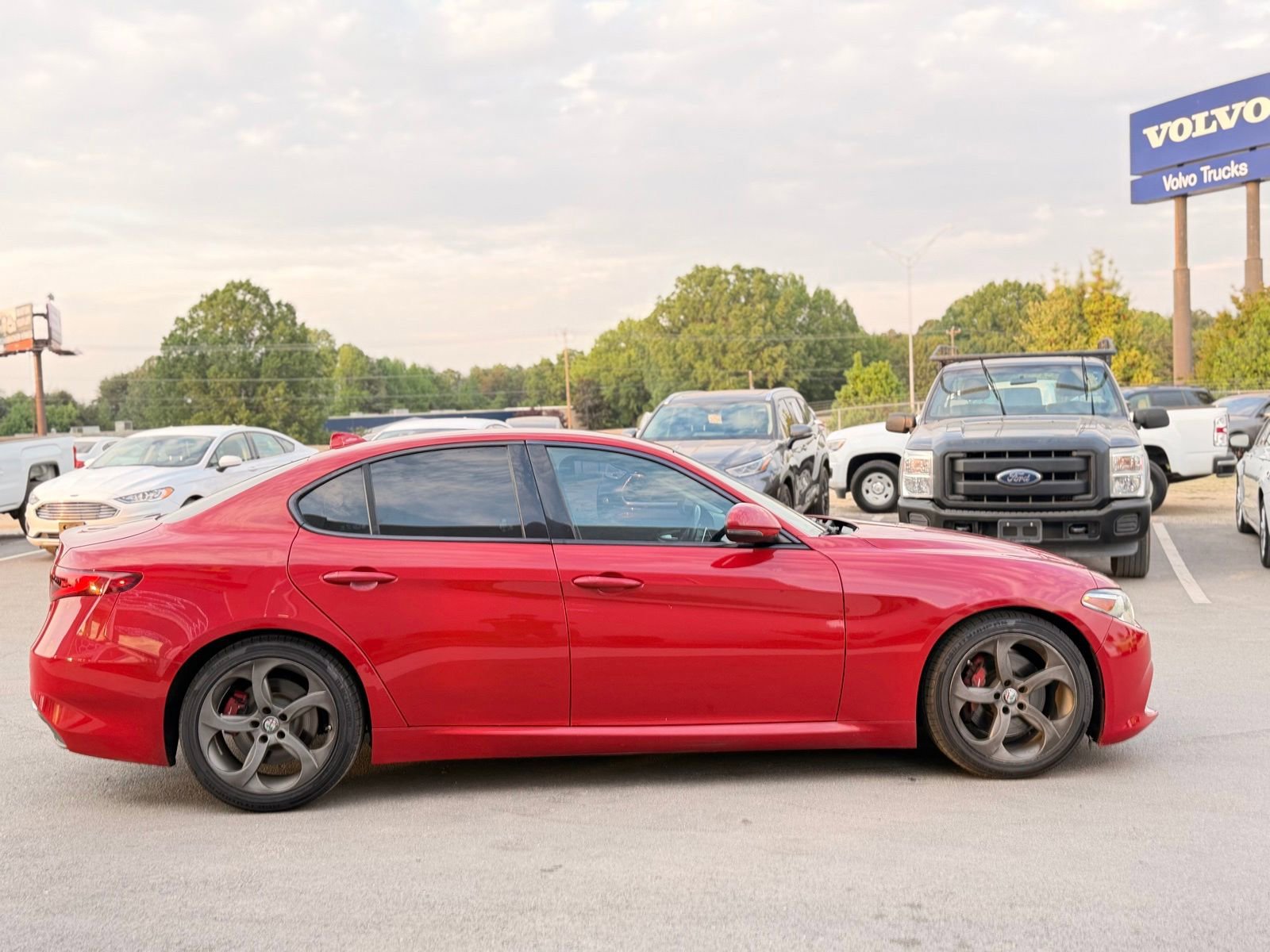 Used 2017 Alfa Romeo Giulia w/ Sport Appearance Package RWD image 6
