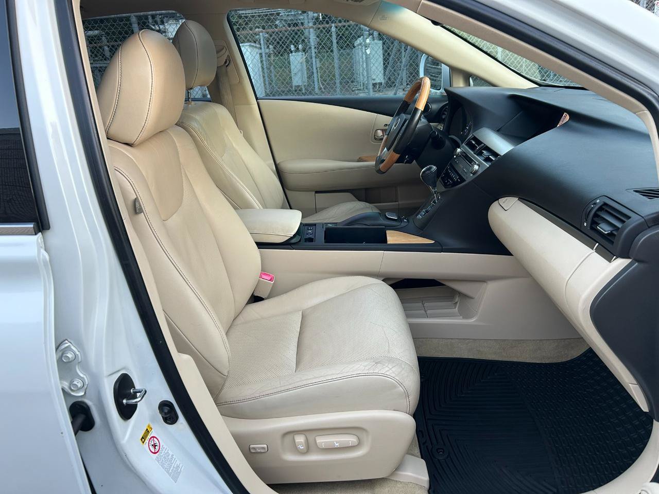 Used 2014 Lexus RX 450h AWD image 17