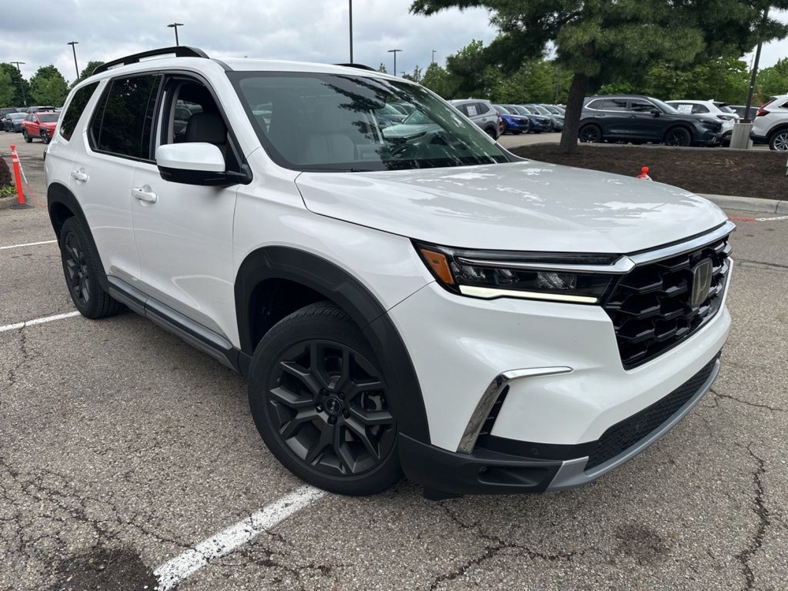 Used 2023 Honda Pilot Touring image 3