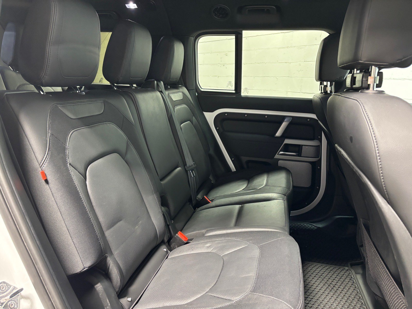 Used 2023 Land Rover Defender 130 X-Dynamic SE AWD/4WD image 37