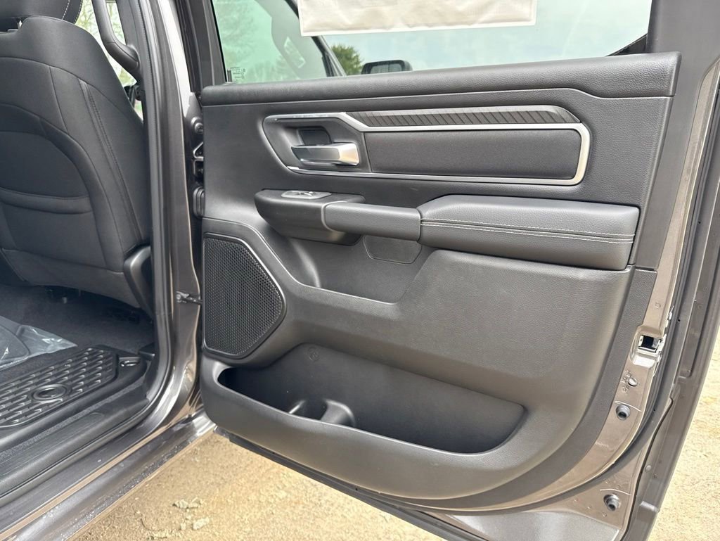 New 2026 RAM 1500 4x4 Crew Cab image 28